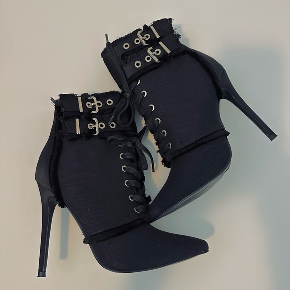Shoe Republic LA Black Lace-Up Heeled Boots 4.5 inches - Picture 1 of 3